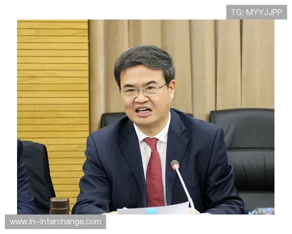 张军畅谈英雄联盟职业生涯的辉煌与挑战与未来展望